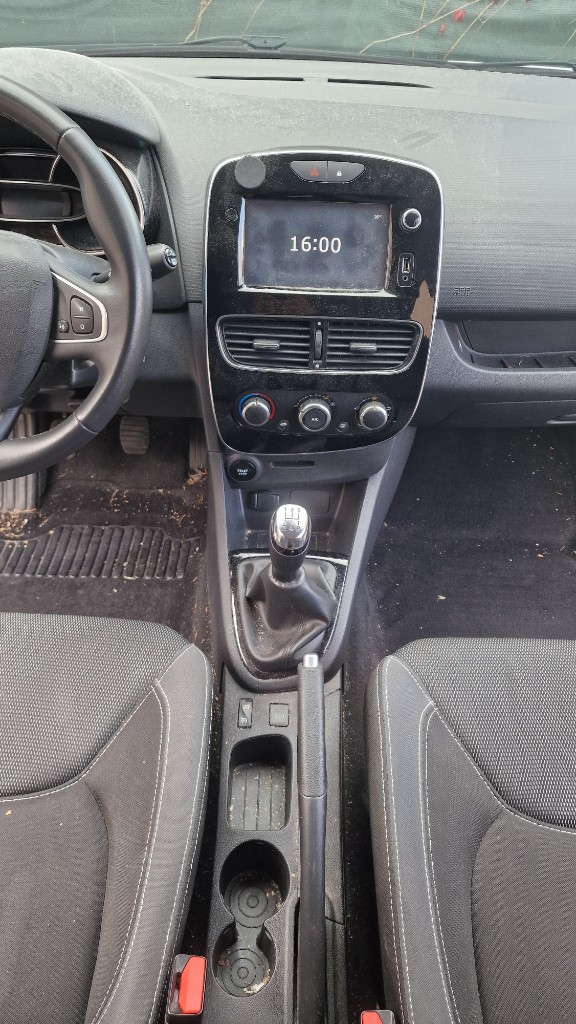 Avant nettoyage console Clio 4